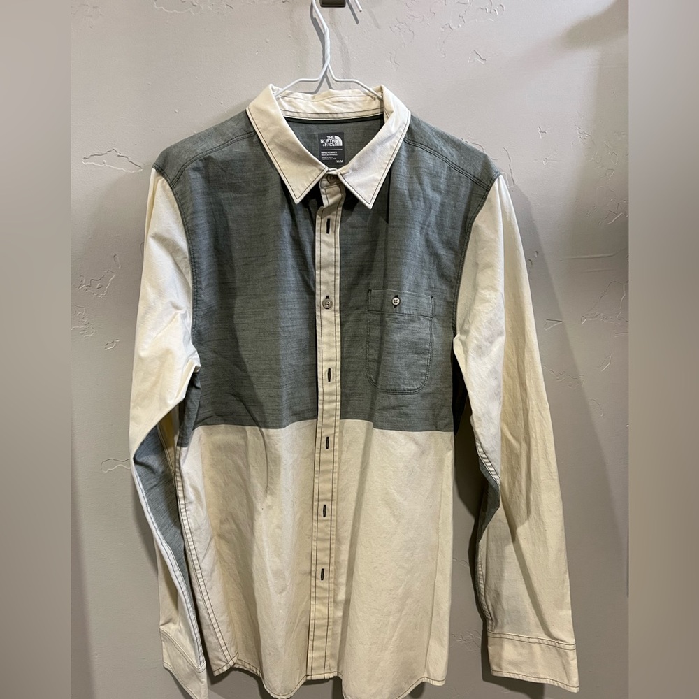 NWOT The North Face Button Down